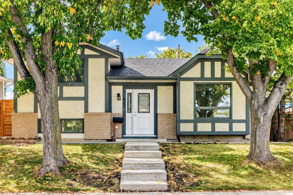 Photo of 55 Mckinley Way SE, Calgary, AB T2Z 1V1 (MLS # A2349066)