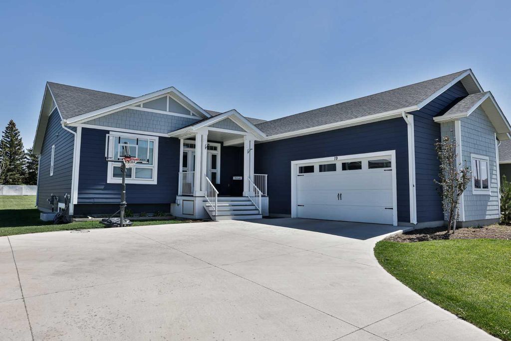 Photo of 19 S 300 W, Raymond, AB T0K 2S0 (MLS # A2310471)