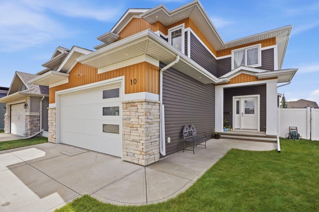 Photo of 10 Mitchell Crescent, Blackfalds, AB T4M 0H4 (MLS # A2344262)