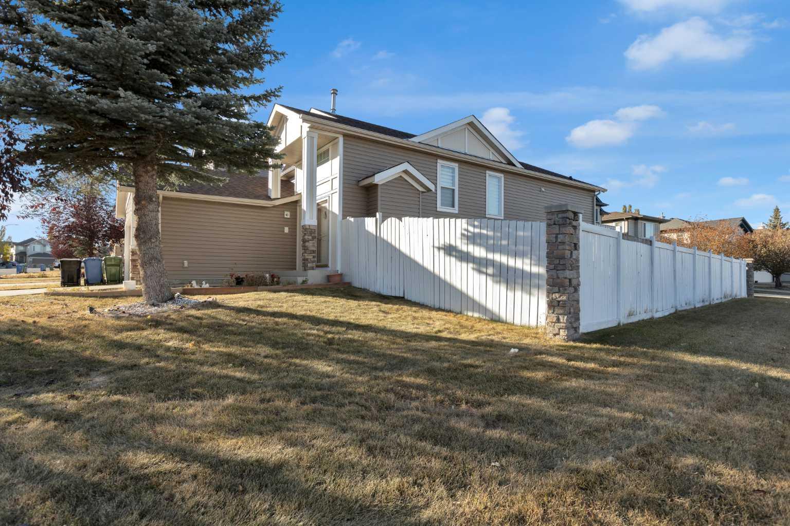 255 Panamount Lane NW
