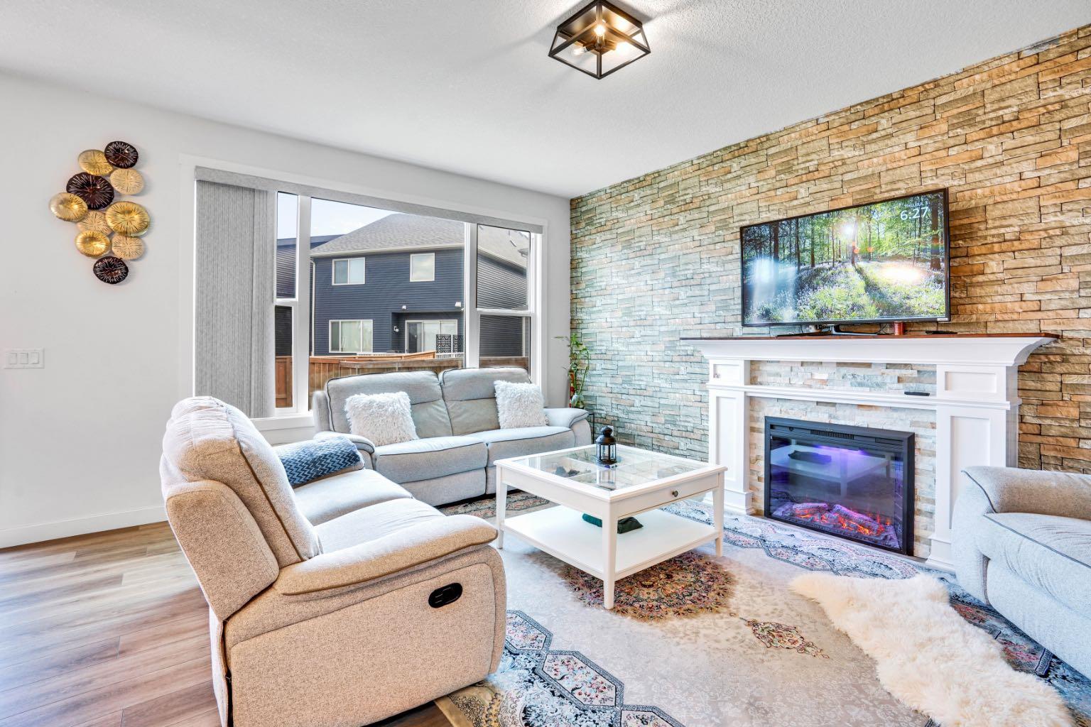 353 Walcrest View SE