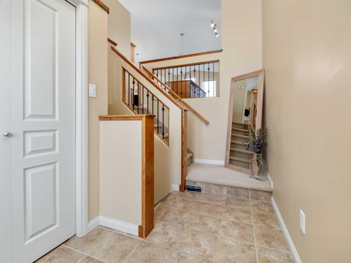 488 Silkstone Crescent W