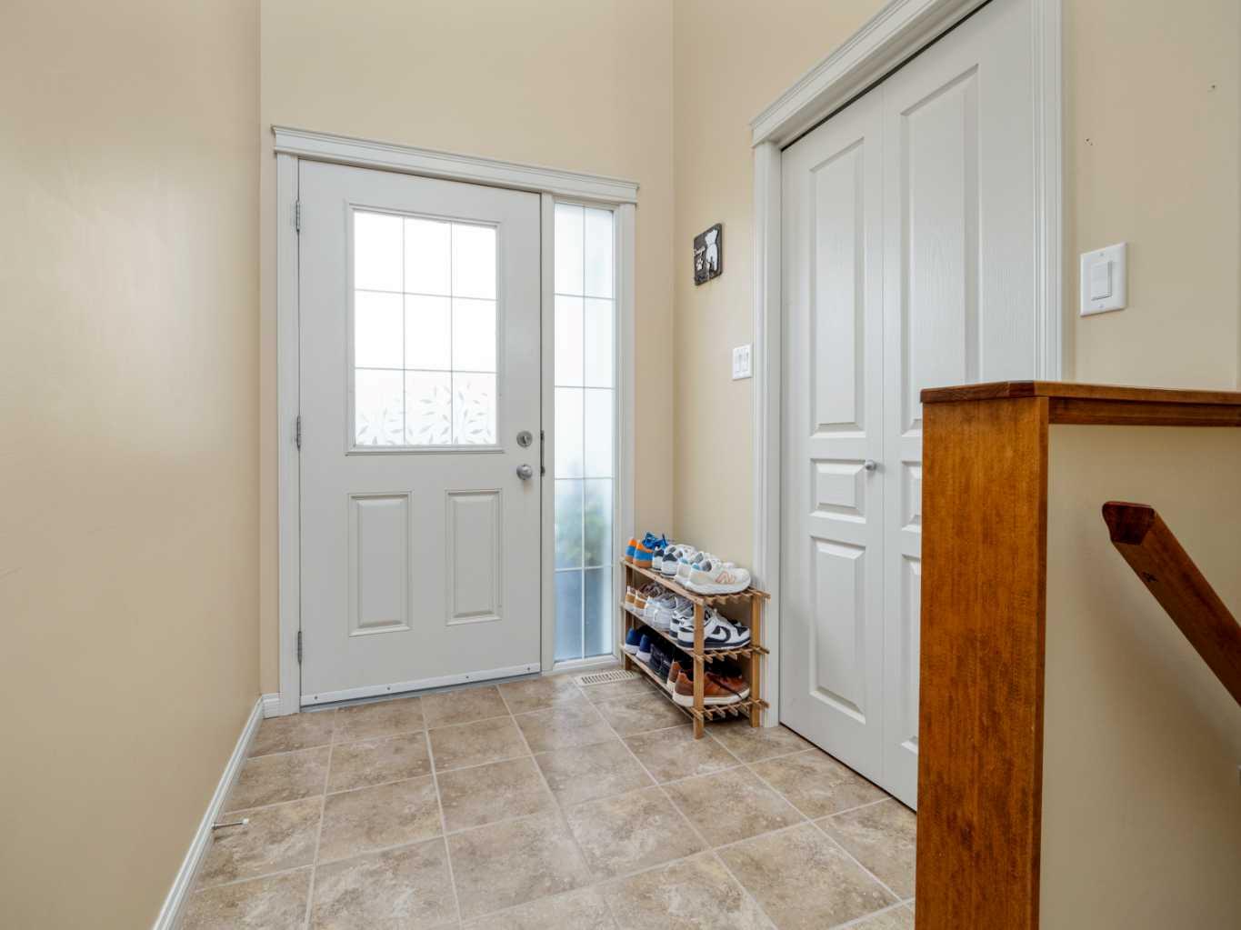 488 Silkstone Crescent W