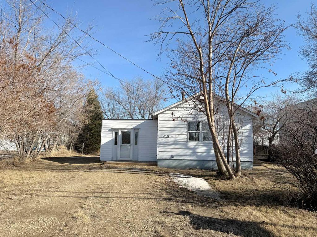 Photo of 4621 46 Street, Lacombe, AB T4L 2W3 (MLS # A2300786)