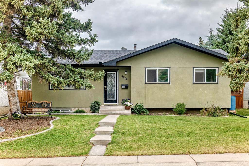 Photo of 4824 41 Avenue SW, Calgary, AB T3E 1H1 (MLS # A2335681)