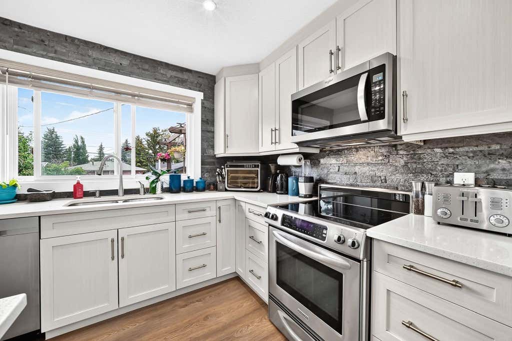 Photo of 4824 41 Avenue SW, Calgary, AB T3E 1H1 (MLS # A2335681)