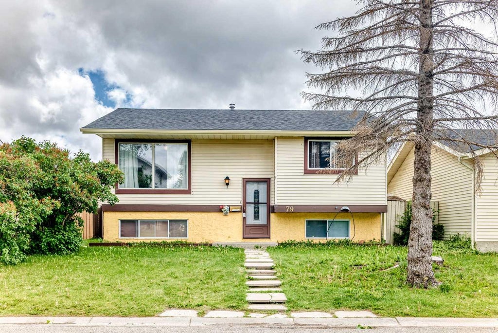 Photo of 79 Castledale Way NE, Calgary, AB T3J 1X6 (MLS # A2321821)