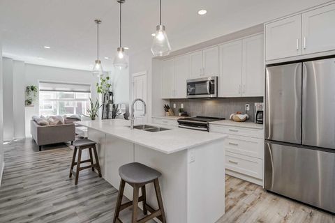 355 Nolancrest Heights NW 1411 Calgary AB T3R 0Z9