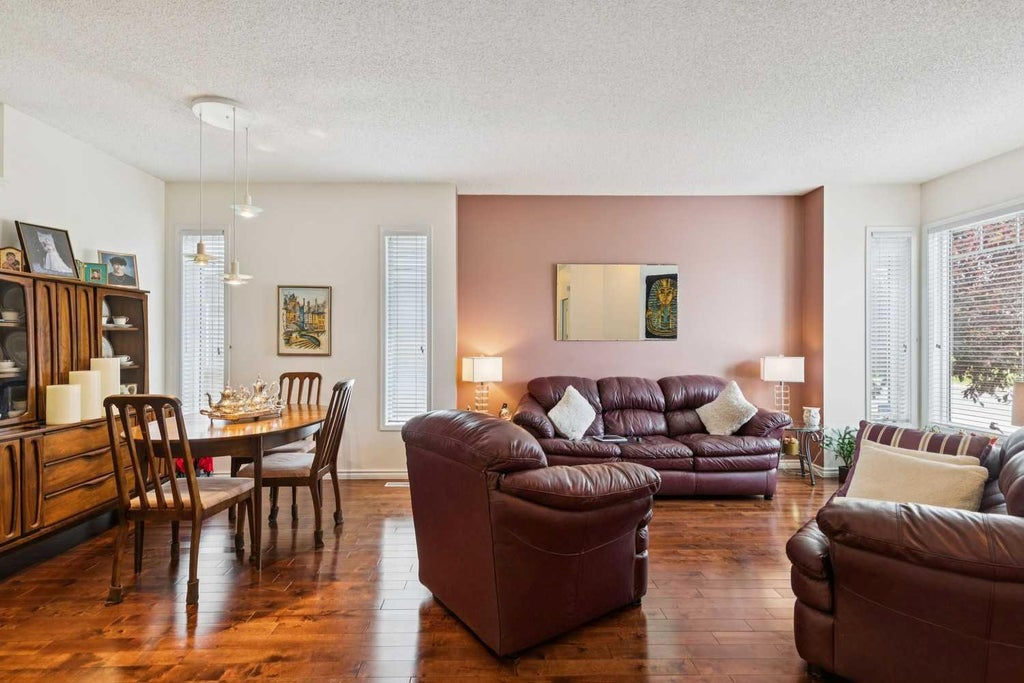 Photo of 2634 Signal Hill Heights SW, Calgary, AB T3H 3P3 (MLS # A2330715)