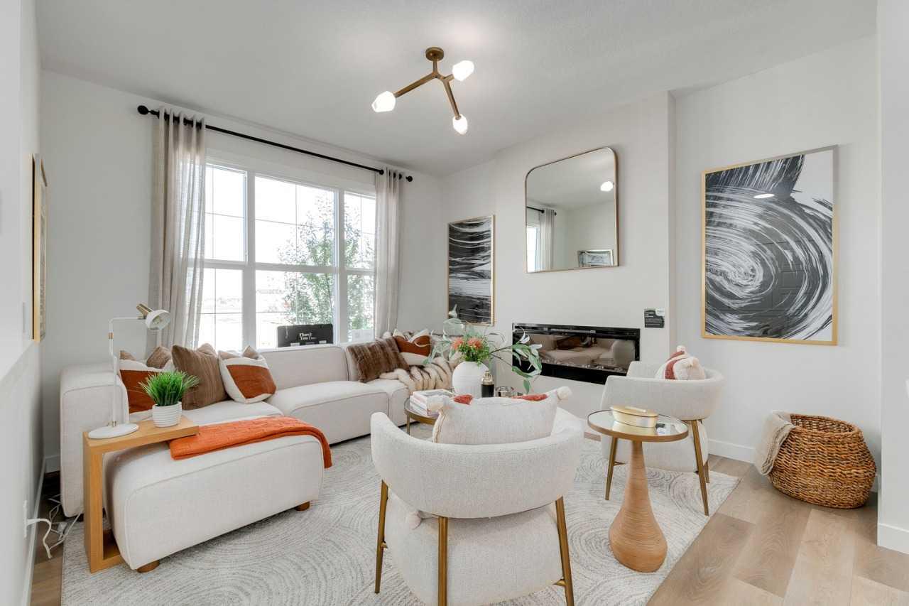 568 Buffaloberry Manor SE