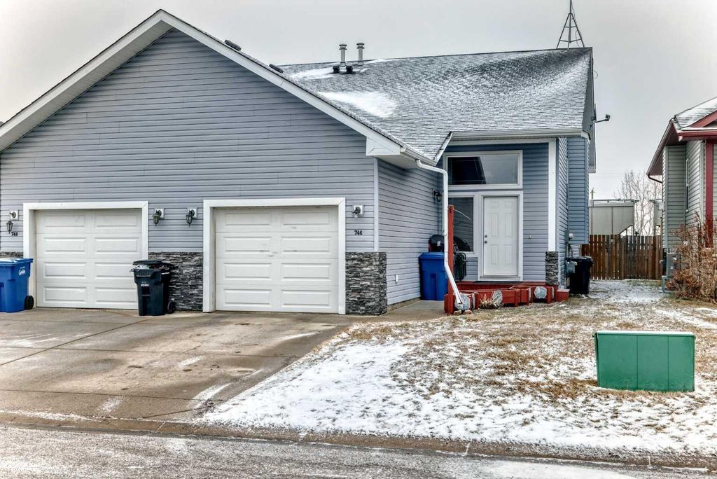 Photo of 746 Carriage Lane Drive, Carstairs, AB T0M 0N0 (MLS # A2300163)
