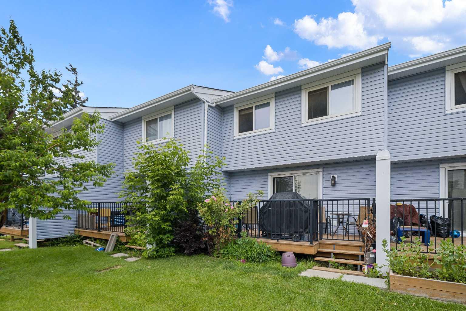 195 Manora Place NE 3
