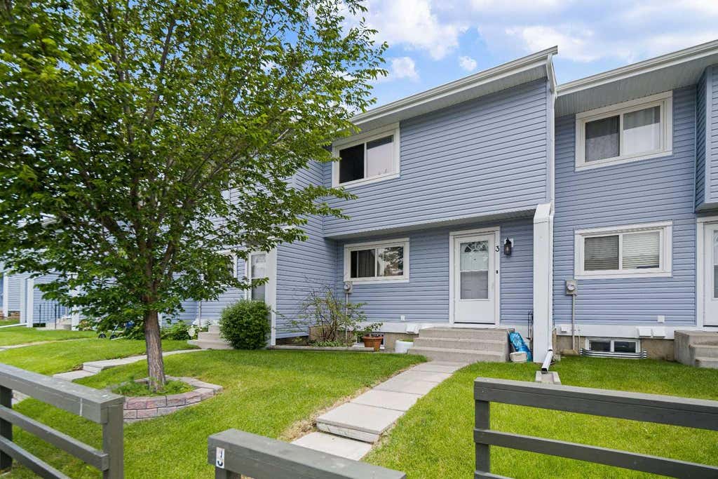 Photo of 195 Manora Place NE #3, Calgary, AB T2A 5J8 (MLS # A2325945)