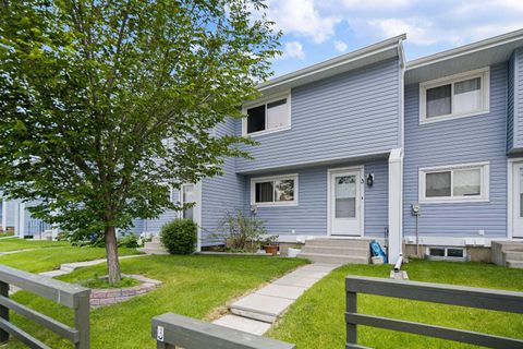 Photo of 195 Manora Place NE #3, Calgary, AB T2A 5J8 (MLS # A2325945)