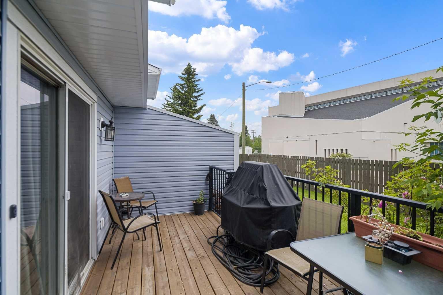 195 Manora Place NE 3