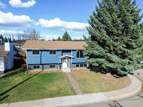 Photo of 5344 37A Street, Innisfail, AB T4G 1E5 (MLS # A2310885)