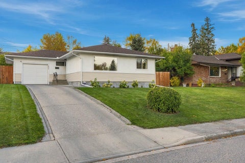 Photo of 6031 Thornbank Drive NW, Calgary, AB T2K 3P4 (MLS # A2347485)
