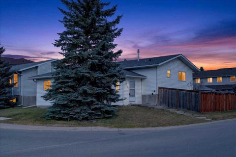 Photo of 616 18 Street SE, High River, AB T1V 1L7 (MLS # A2351966)