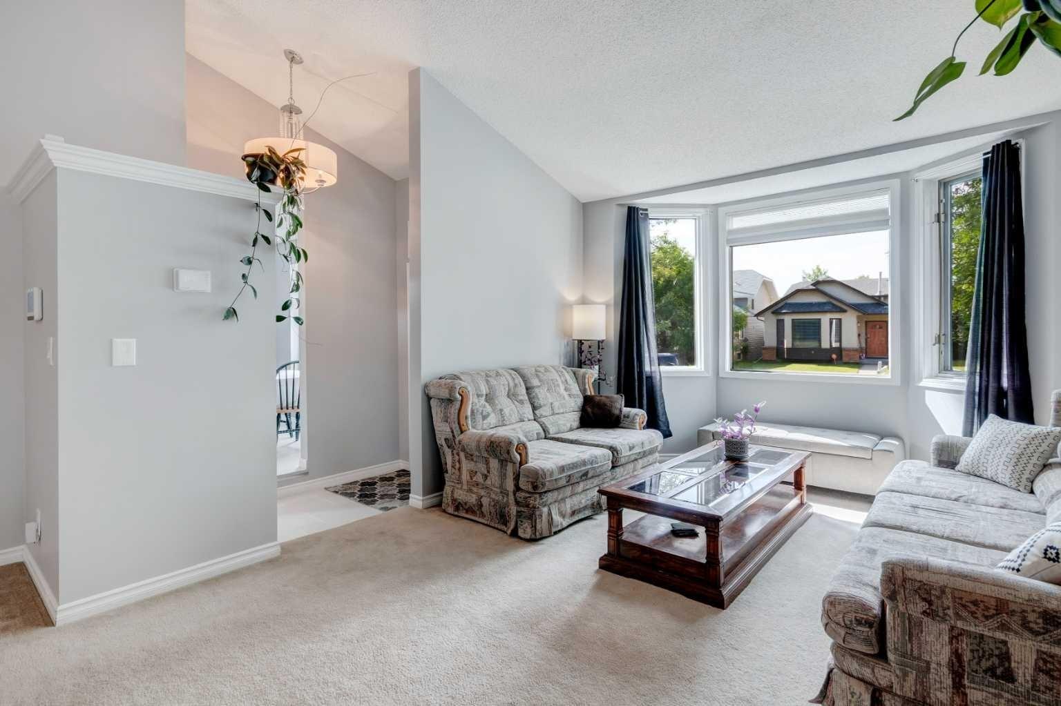 36 Macewan Meadow Rise NW