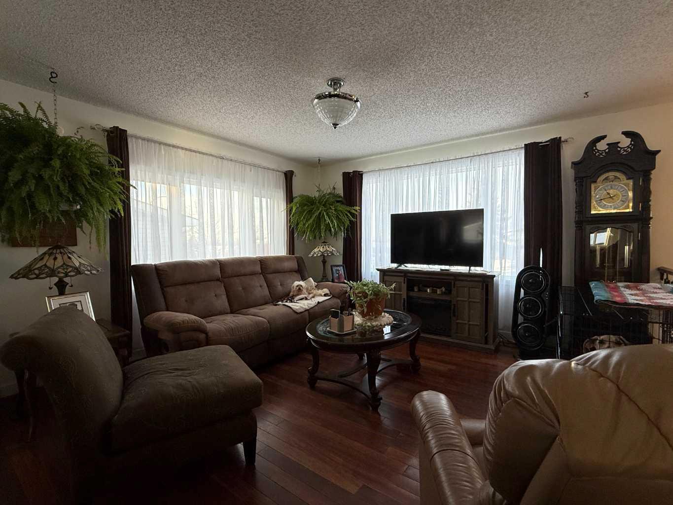 57 Hillside Crescent