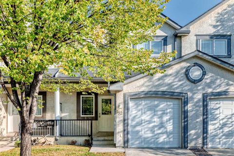 92 simcoe Place SW Calgary AB T3H 4T8