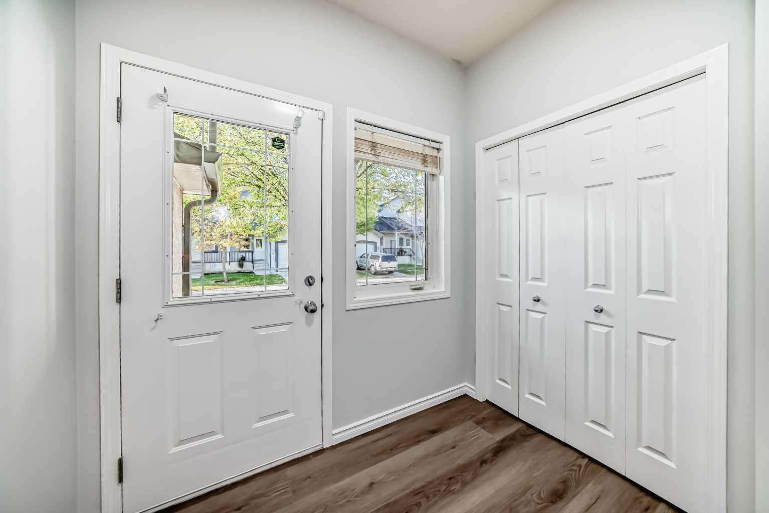 92 simcoe Place SW