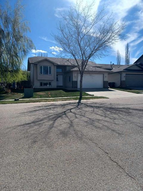Photo of 13 Firdale Road, Sylvan Lake, AB T4S 2L2 (MLS # A2312001)