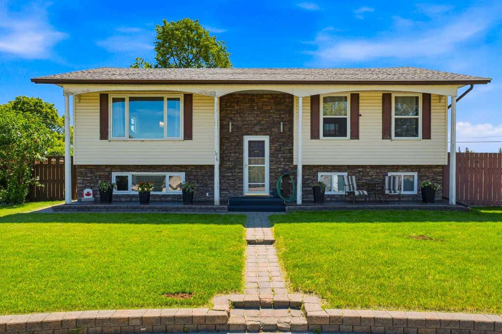 Photo of 1016 Pensdale Crescent SE, Calgary, AB T2A 2G1 (MLS # A2323390)