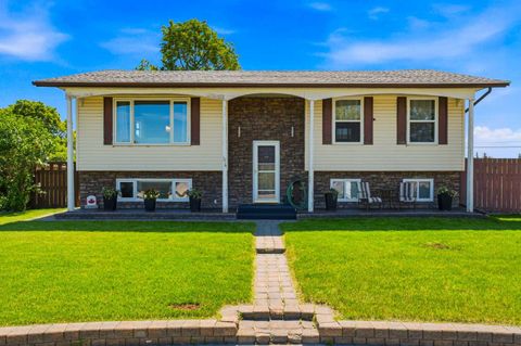 Photo of 1016 Pensdale Crescent SE, Calgary, AB T2A 2G1 (MLS # A2323390)