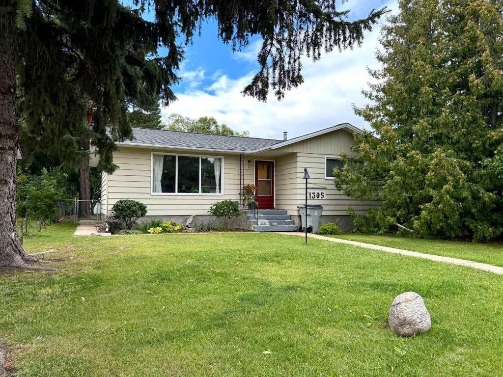 Photo of 1305 5 Avenue, Wainwright, AB T9W 1G3 (MLS # A2347521)