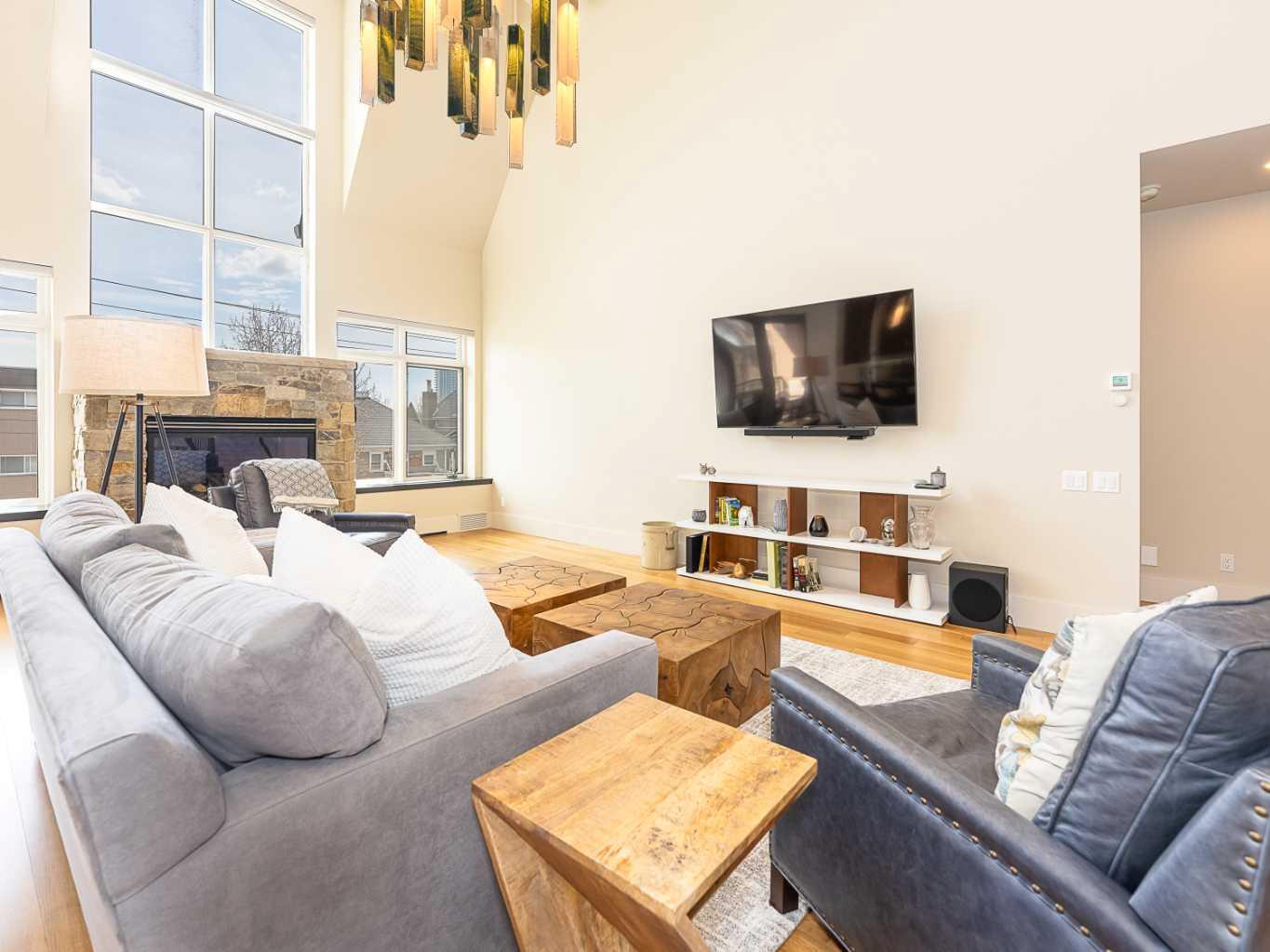 1407 Kensington Close NW 303