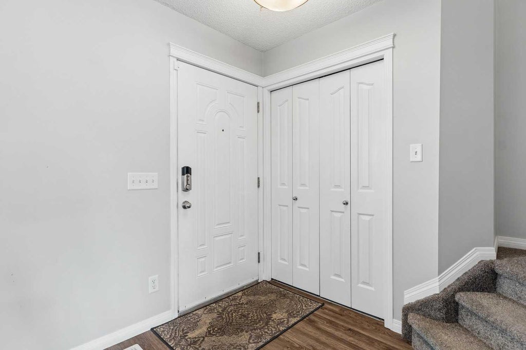 Photo of 140 Prestwick Villas SE, Calgary, AB T2Z 4S3 (MLS # A2353839)