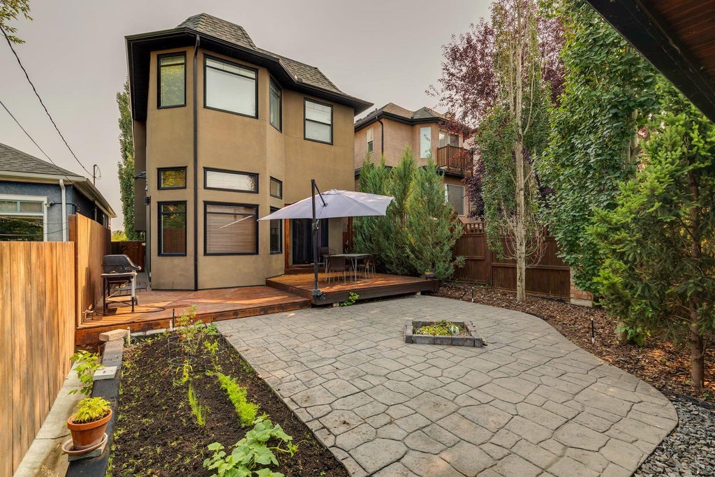Photo of 2217 8 Avenue SE, Calgary, AB T2P 0P2 (MLS # A2339823)