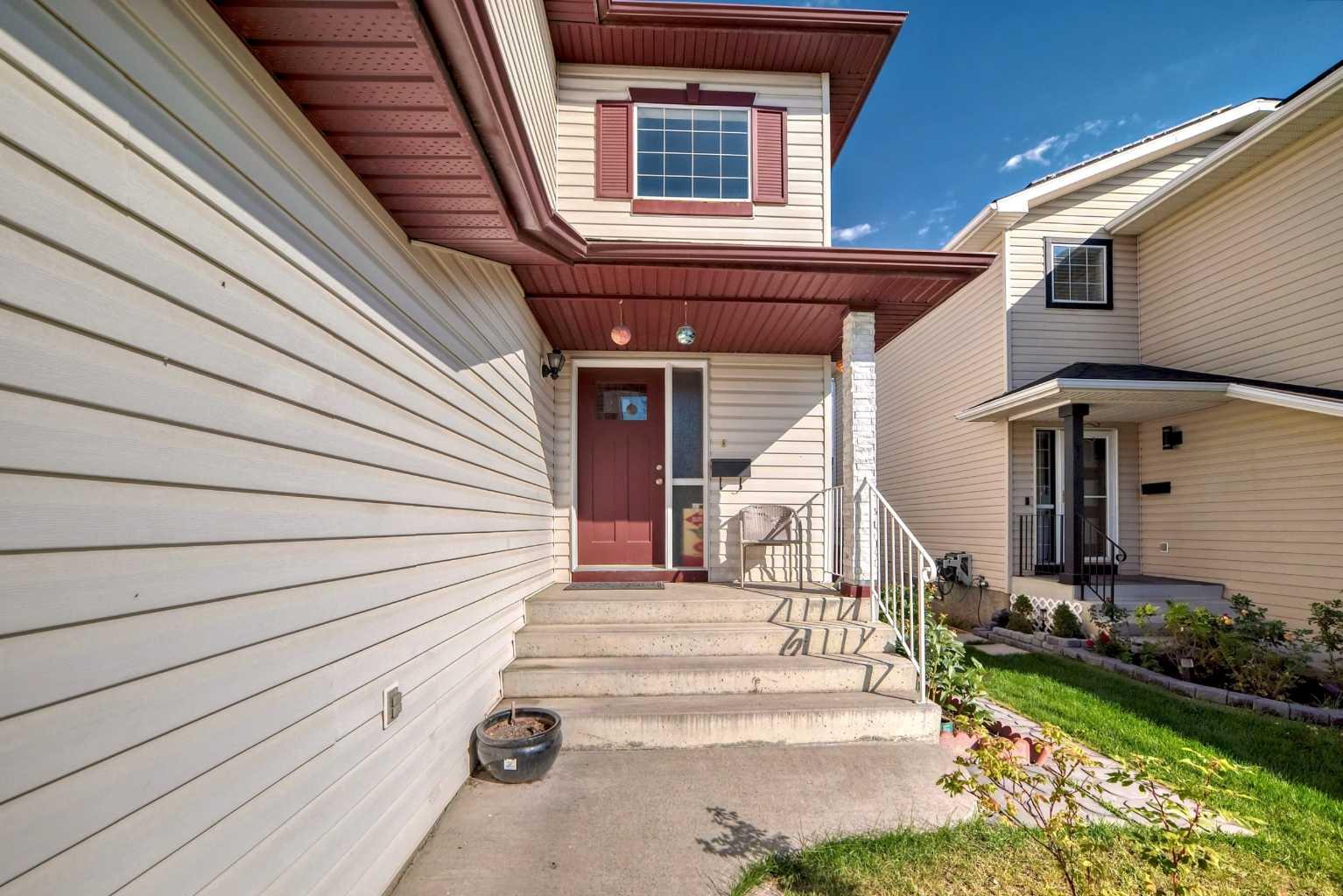 142 Harvest Creek Close NE