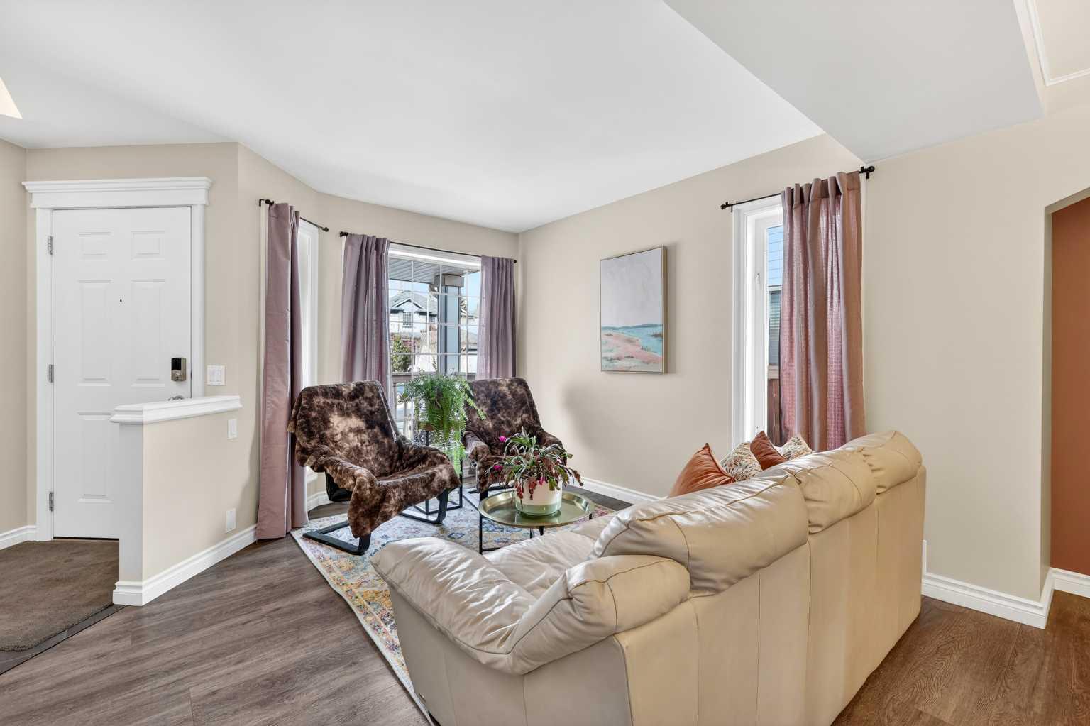 280 Mt Selkirk Close SE