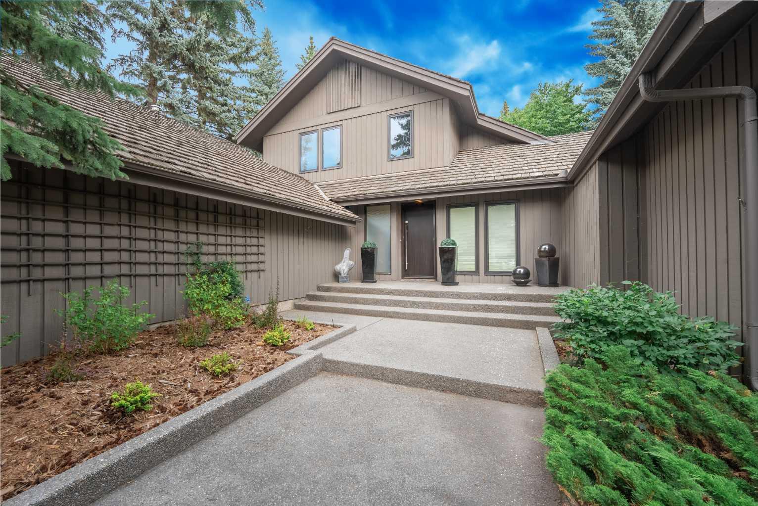 4 Baycrest Place SW