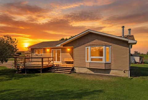 Photo of 25236 Township Road 374, Rural Red Deer County, AB T4E 1E7 (MLS # A2340585)