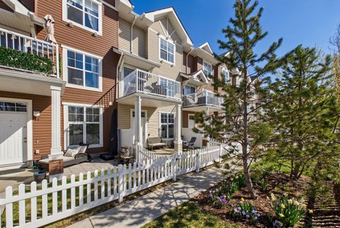 Photo of 47 Toscana Gardens, Calgary, AB T3L 3C2 (MLS # A2303418)