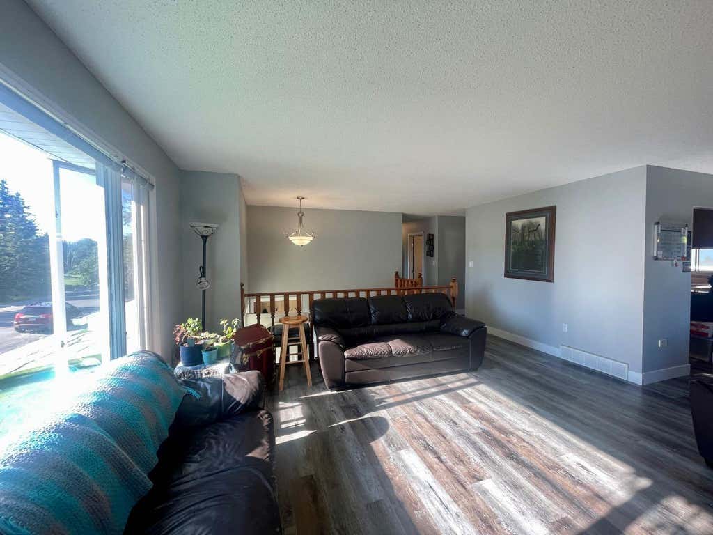 Photo of 5301 15 Ave, Edson, AB T7E 1H2 (MLS # A2328336)