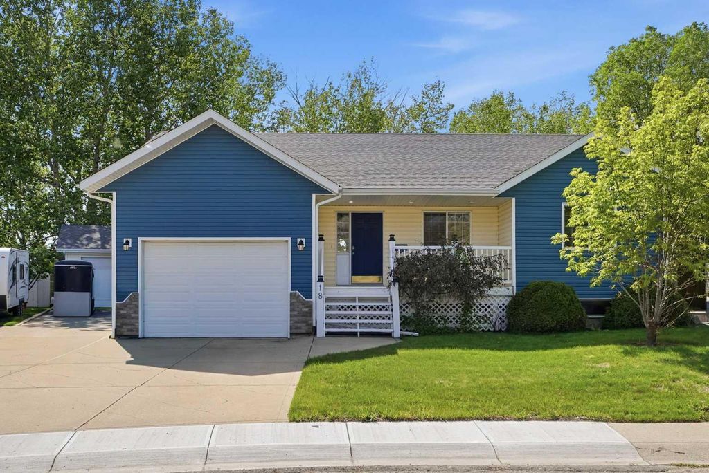 Photo of 18 Osmond Close, Red Deer, AB T4N 6Y1 (MLS # A2323179)