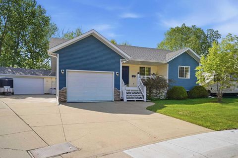 Photo of 18 Osmond Close, Red Deer, AB T4N 6Y1 (MLS # A2323179)