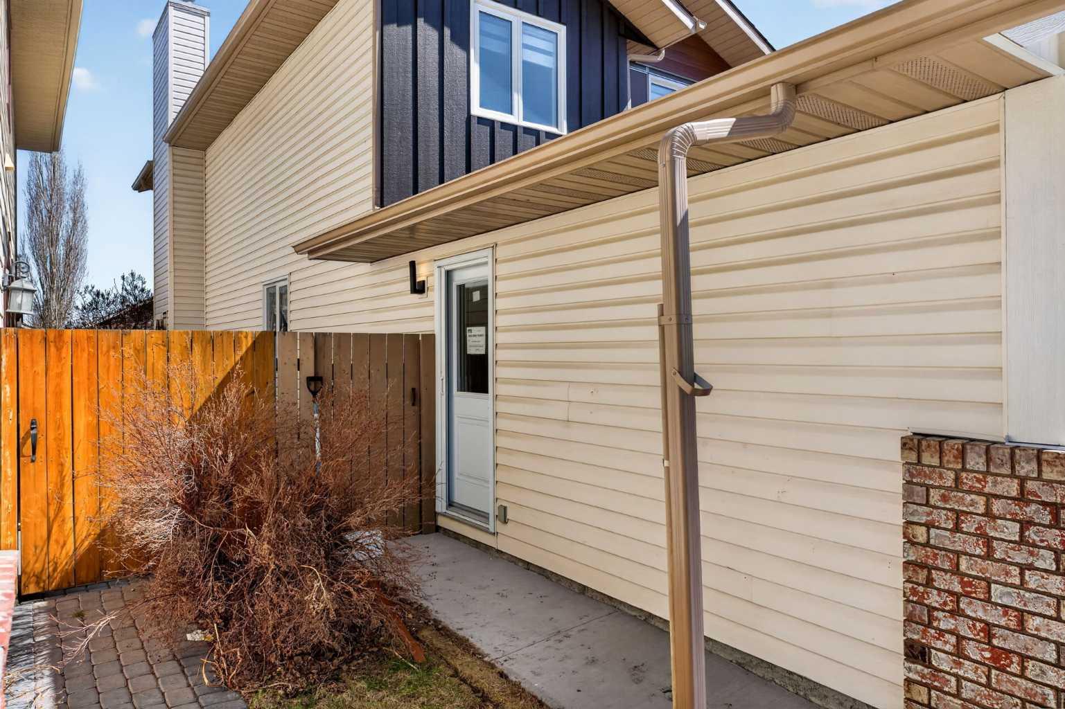 42 Sunvista Crescent SE