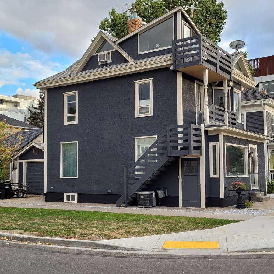 802 9 Street SE