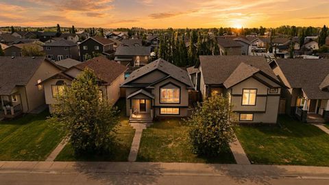 Photo of 364 Kingston Drive, Red Deer, AB T4P 0H2 (MLS # A2325730)