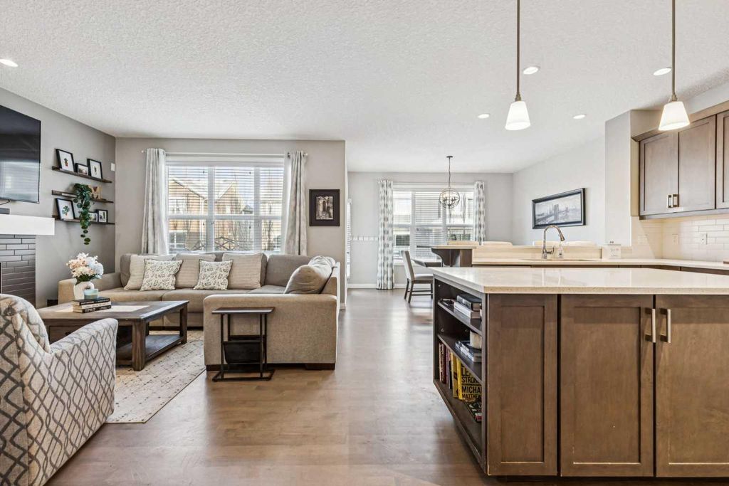 Photo of 49 Sunset Manor, Cochrane, AB T4C 0N3 (MLS # A2283407)