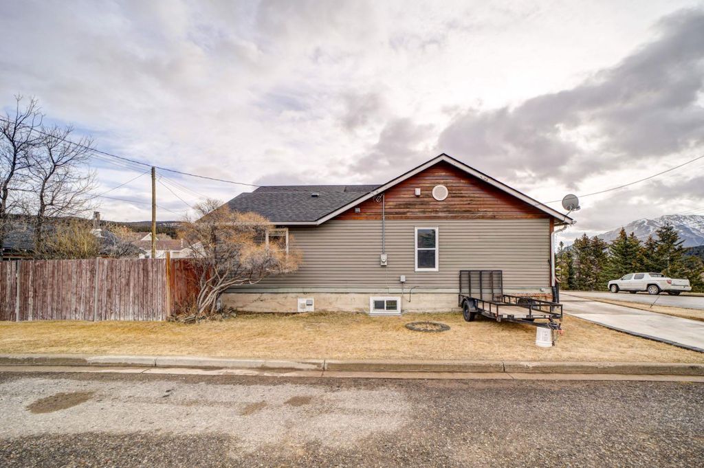 Photo of 8301 18 Avenue, Coleman, AB T0K 0M0 (MLS # A2294932)