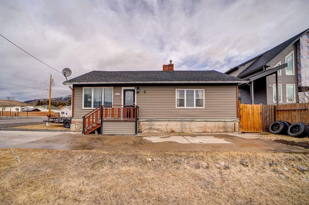Photo of 8301 18 Avenue, Coleman, AB T0K 0M0 (MLS # A2294932)