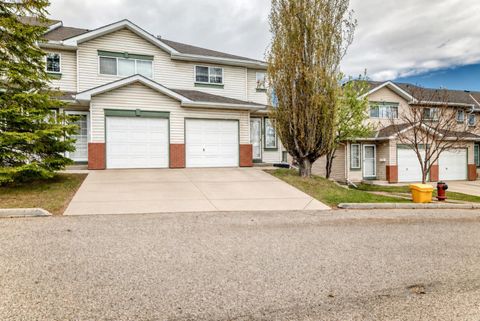 Photo of 152 Country Hills Villas NW, Calgary, AB T3K 4S8 (MLS # A2311228)
