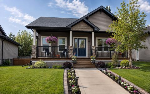Photo of 19 Lambertson Place, Sylvan Lake, AB T4S 2P9 (MLS # A2331726)