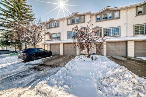 35 Kingsland Villas SW Calgary AB T2V 5J9